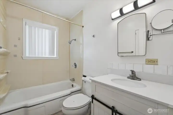 Full bathroom Full bathroom