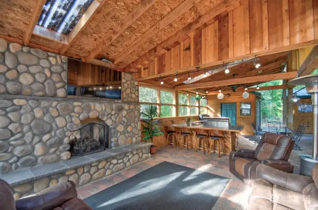 BEAUTIFUL OUTDOOR LIVING