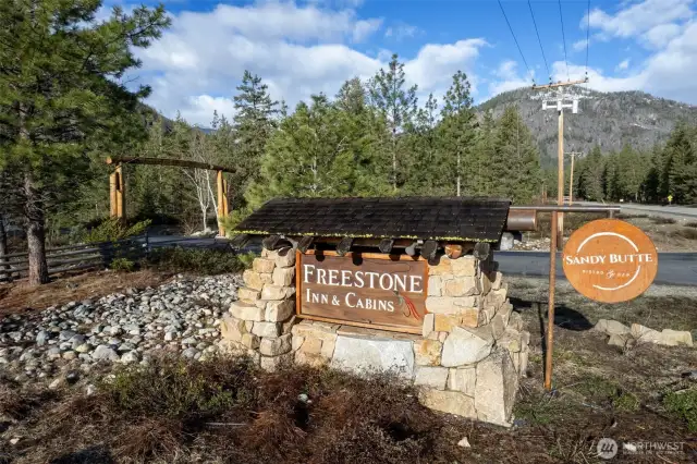 Entrance to Early Winters Freestone Inns & Cabins.