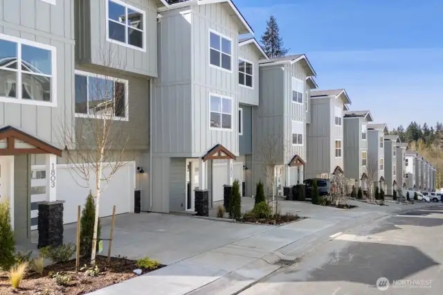 Photographs are for illustrative purposes only. Features, finishes, interior/exterior colors, landscaping and floorplan shown may vary from actual homes built.