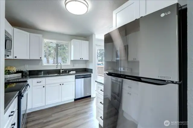 All appliances stay with the home.