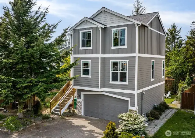 Gorgeous move in ready 3BR, 2.5 bath home perfectly sited in the heart of historic downtown Snoqualmie!   Just a couple blocks to numerous restaurants, shops, parks, river and wineries