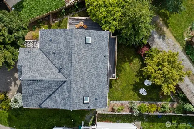 Large yard & deck!