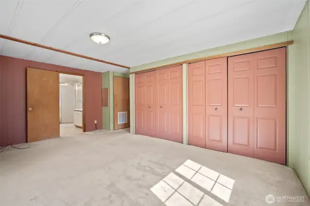 2 large closets in the primary bedroom
