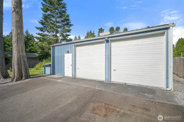 Large shop with 2 bays.