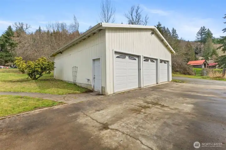 Garage with potential for 5 parking spots