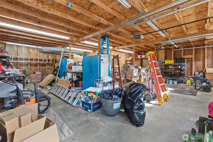 additional storage upstairs & Additional Tack room as well
