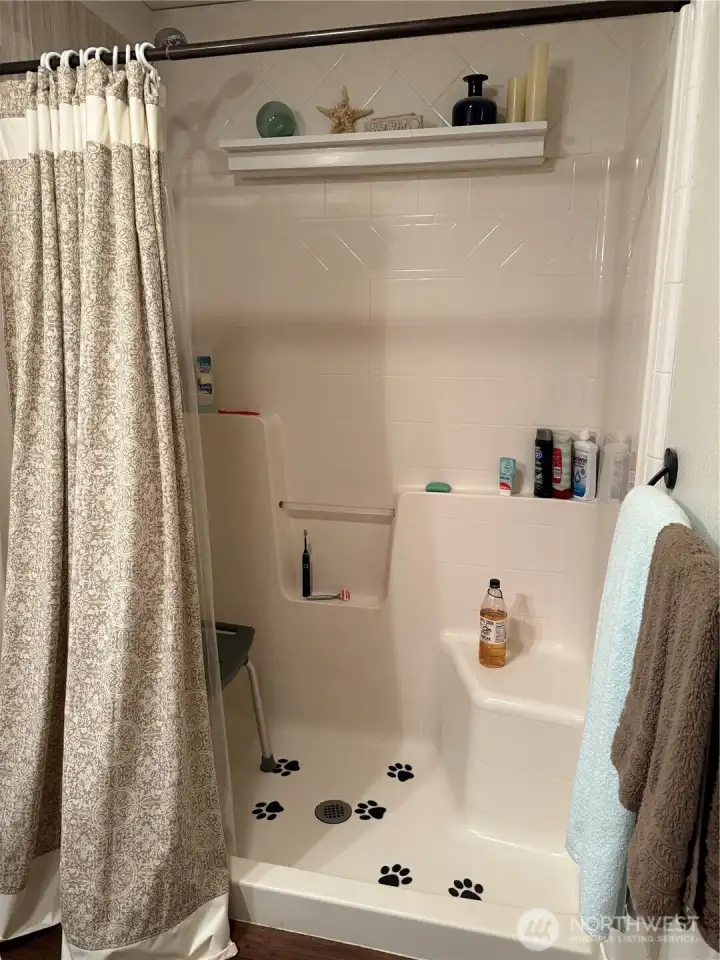 Primary shower