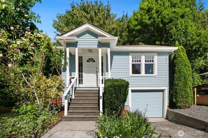 Charming Roosevelt Craftsman home