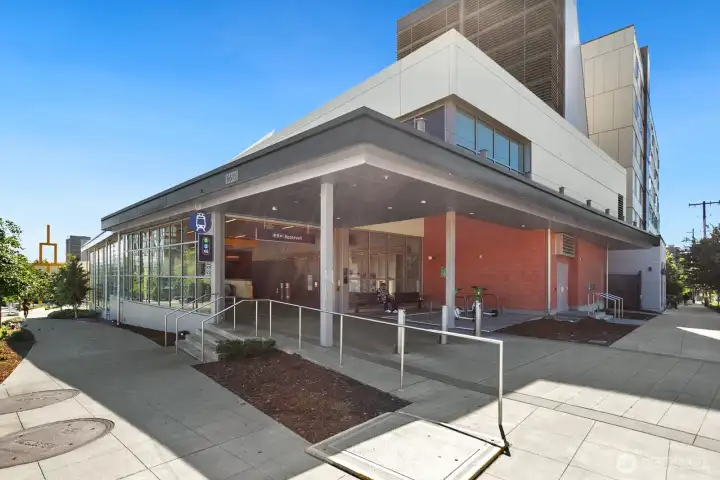 Blocks to 65th St Light Rail Station