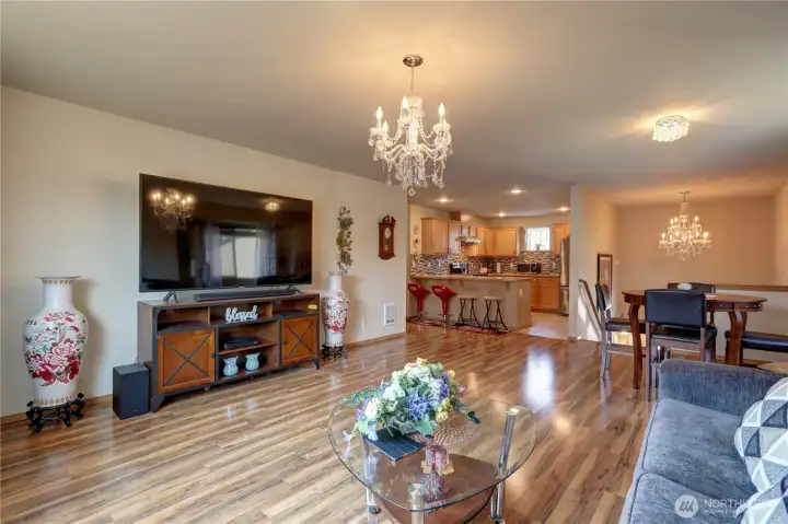 Open and spacious living room that flows beautifully into the kitchen, creating a warm and inviting space for everyday living and entertaining. Open and spacious living room that flows beautifully into the kitchen, creating a warm and inviting space for everyday living and entertaining.