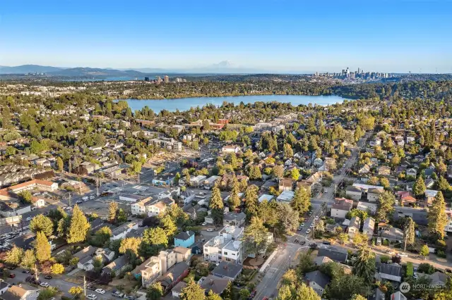 Breathtaking views of Mt. Rainier, Green Lake, and the downtown skyline are yours to soak in from your private rooftop deck.