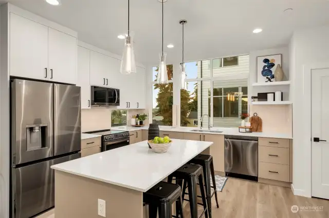 Whether cooking for a crowd or enjoying a quiet meal, this kitchen makes every moment special. A perfect space for culinary creativity!