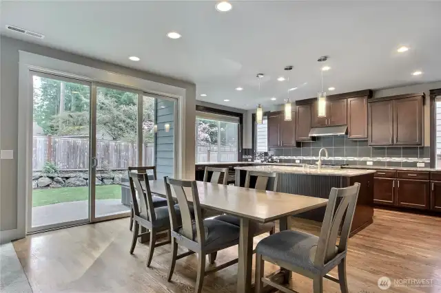 kitchen eating area