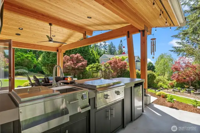 Outdoor kitchen stays with home