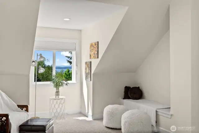 Huge 2nd bedroom with view of the water