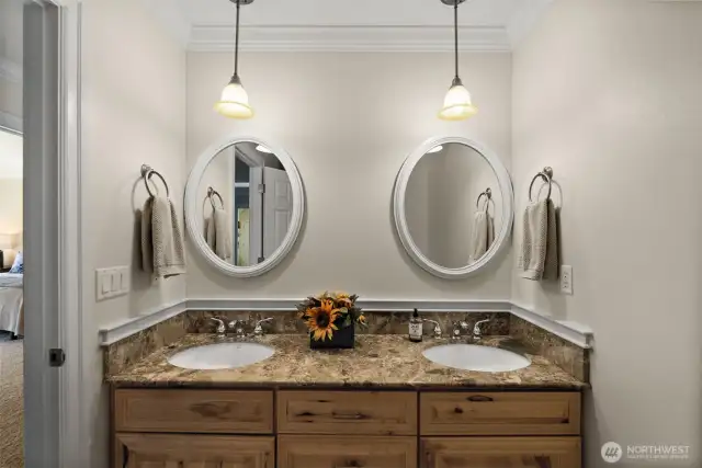 2nd full bath on upper level with double sinks, tub and shower