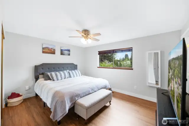 Spacious primary bedroom.