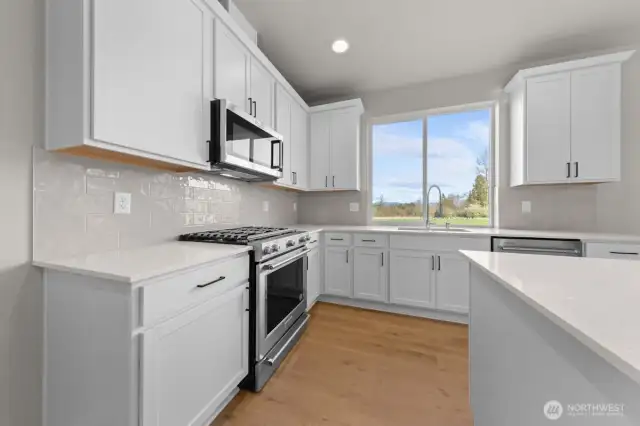 Photographs are for illustrative purposes only. Features, finishes, interior/exterior colors, landscaping and floorplan shown may vary from actual homes built.
