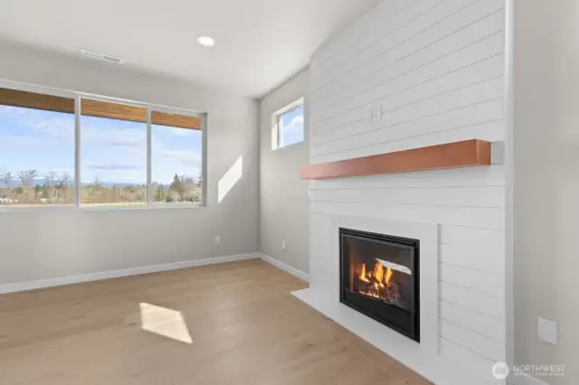 Photographs are for illustrative purposes only. Features, finishes, interior/exterior colors, landscaping and floorplan shown may vary from actual homes built.