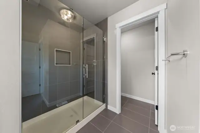 Photographs are for illustrative purposes only. Features, finishes, interior/exterior colors, landscaping and floorplan shown may vary from actual homes built.