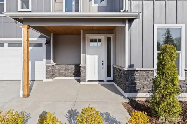 Photographs are for illustrative purposes only. Features, finishes, interior/exterior colors, landscaping and floorplan shown may vary from actual homes built.