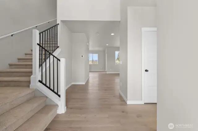 Photographs are for illustrative purposes only. Features, finishes, interior/exterior colors, landscaping and floorplan shown may vary from actual homes built.