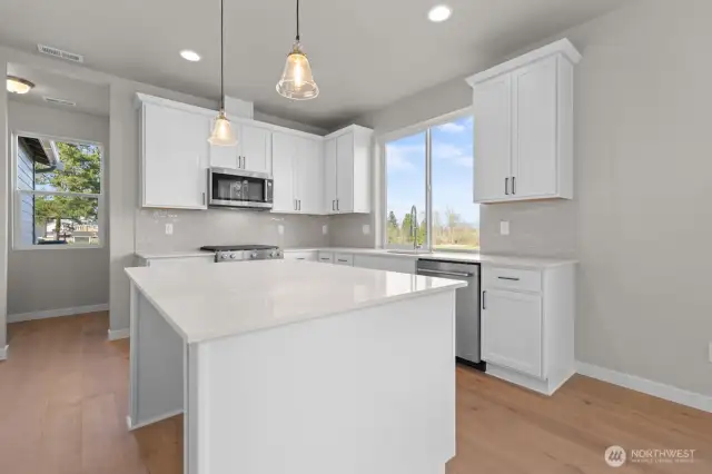 Photographs are for illustrative purposes only. Features, finishes, interior/exterior colors, landscaping and floorplan shown may vary from actual homes built.