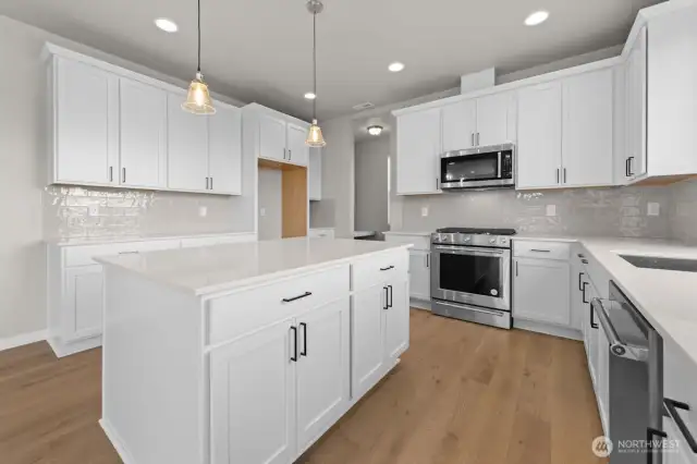 Photographs are for illustrative purposes only. Features, finishes, interior/exterior colors, landscaping and floorplan shown may vary from actual homes built.