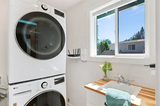 Downstairs laundry room with new Washer & Dryer, and a sink!