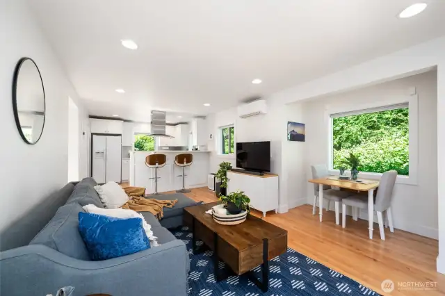 Stay comfortable year-round with A/C, and stay connected with both Ziply Fiber and Xfinity available.
