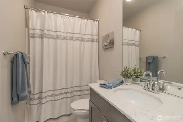 Full main bathroom