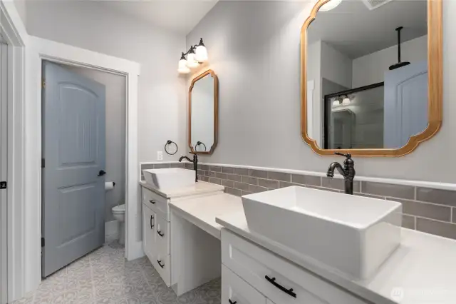 Elegant and functional, this primary en-suite features double sinks, designer finishes, a spacious walk-in closet, and a fully tiled shower for a spa-like experience