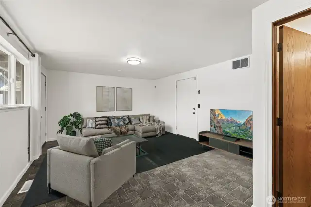 Bonus room with virtual staging.