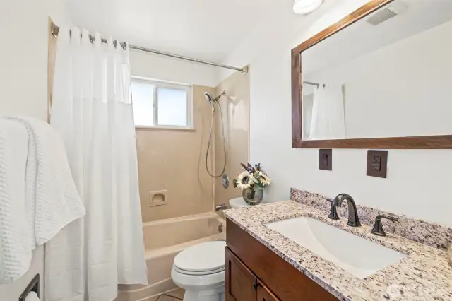 Full bathroom in hall