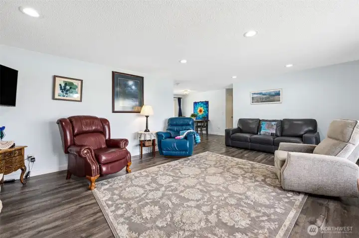 2nd pic living room.