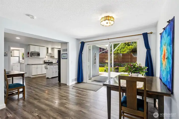 Dining & kitchen.