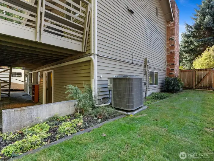 Side Yard + Heat Pump for Efficiency