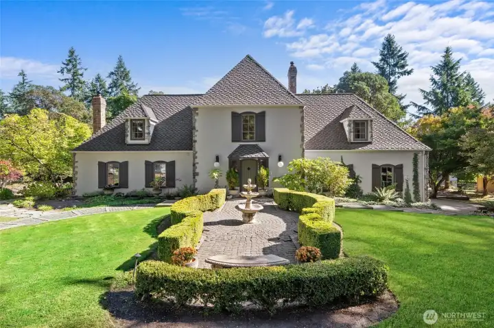 Welcome to this exquisite estate in Holmes Pointe.