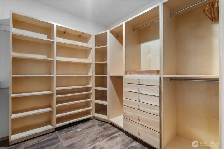 Tailor-made walk-in closet