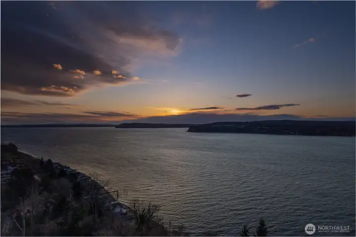 Views of the sound, Olympics and Islands, and stunning sunsets.