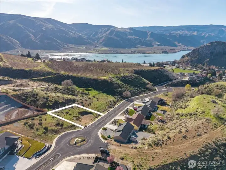 Look how close you are the Mighty Columbia River!