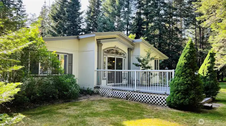 Large Deck Area Large Deck Area