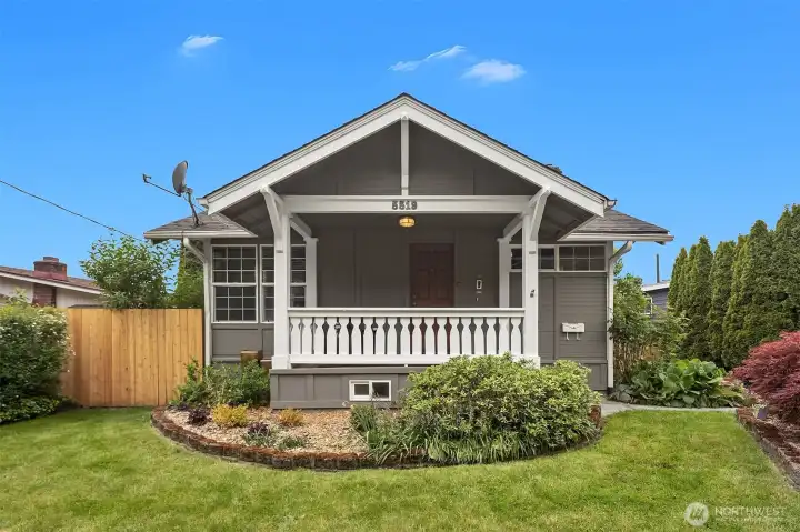 Charming curb appeal!