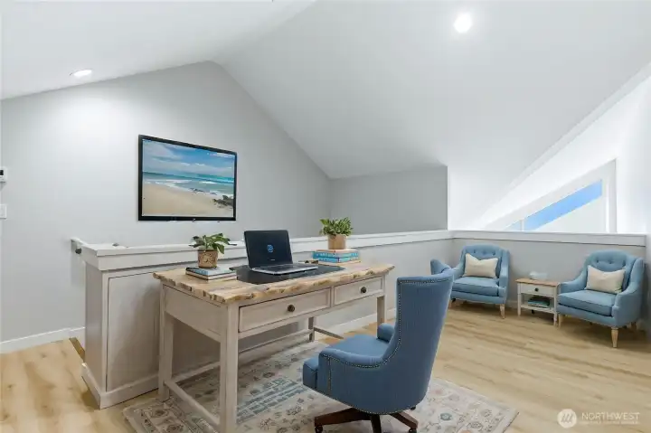 Top floor loft, virtural staged