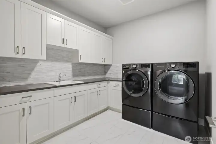 Spacious Laundry Room w/ Lots of Storage