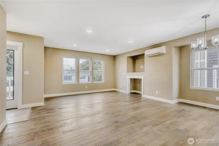 Large and Bright Family Area Large and Bright Family Area