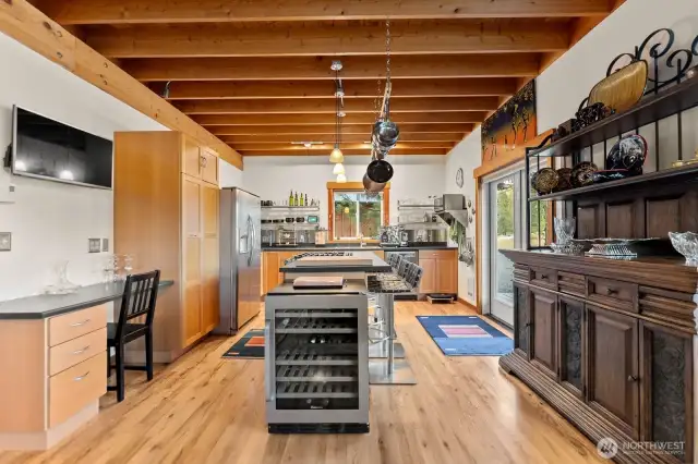 Easy living in this Modern American Farmhouse. Convenient floor plan flows. Beautiful real hardwood floors.