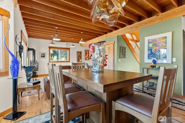 Bright, Light and ready to enjoy a Primary residence or Vacation home in the Winthrop, Methow valley! Ski trail borders this Lot! Jump on the trail every day of Winter from this super location. Only 3 miles form Winthrop's grocery store, Resturants and more...
