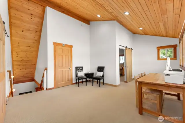 Bonus room Loft area offers computer area with a mountain view.
